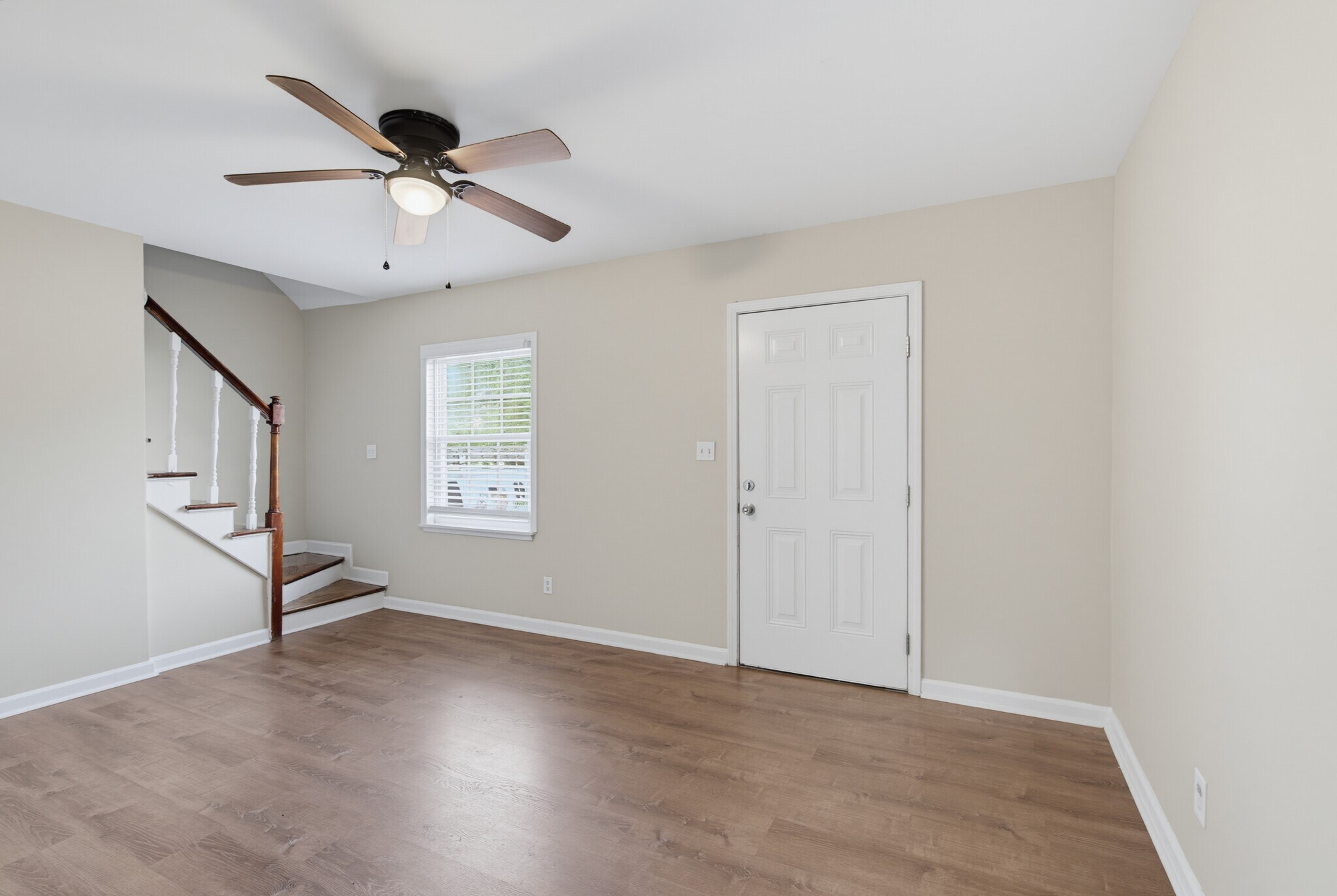Building Photo - 4015 Valley View Dr