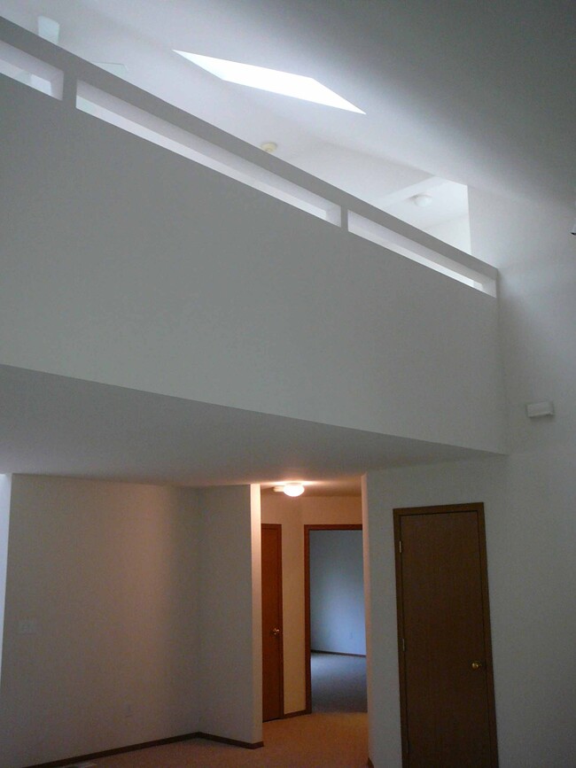 Hallway to MBR/loft above - 717 Shannon St