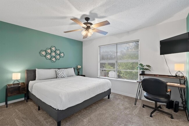 Building Photo - 405 E Logan St