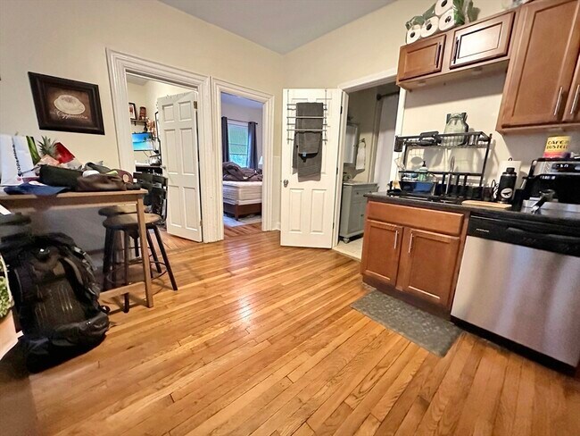 Building Photo - 159 Marion St
