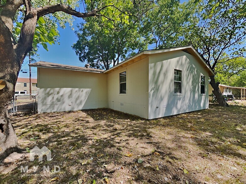 Building Photo - 510 E University Ave