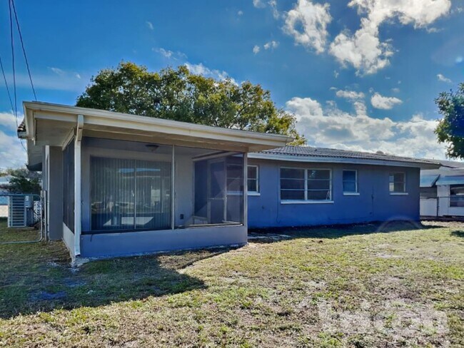 Building Photo - 2166 Timber Lane Clearwater FL