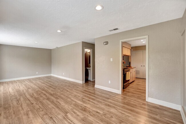 Building Photo - 3826 Willow Springs Ln