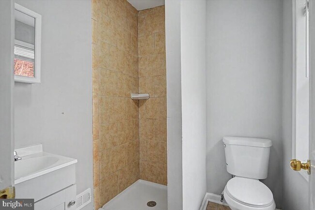 Building Photo - 203 N Dupont St