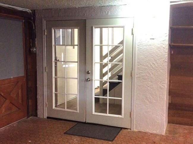 Building Photo - Browns Point Beauty! Spacious 2BDRM/1.75 BATH Home with Partial View of the Sound!