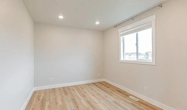 Building Photo - 5622 Glass Mountain Blvd