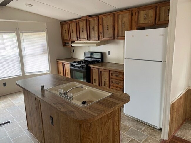 Building Photo - Welcome to Peaceful Pines! Haughton 2 bed 1 Bath