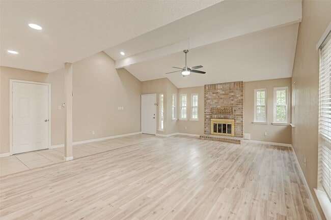 Building Photo - 2302 Brook View Ln