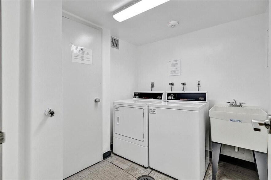 Building Photo - 20355 NE 34th Ct