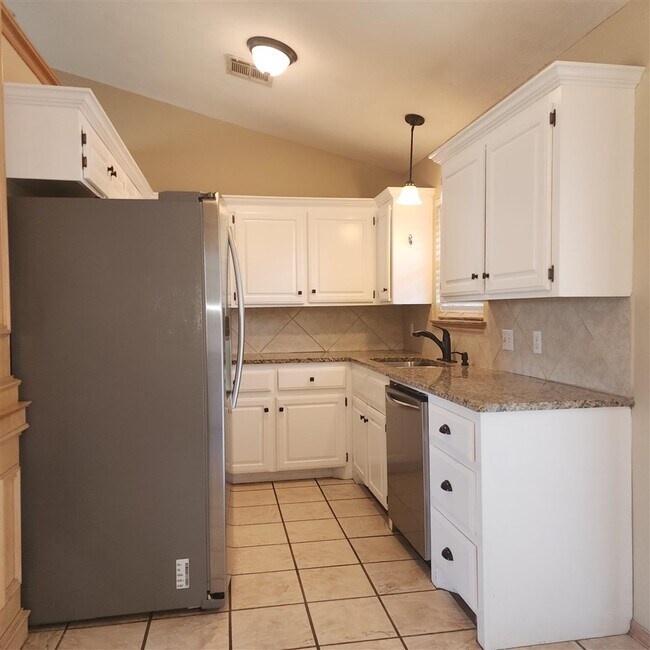 Building Photo - 6840 NW Willow Springs Dr