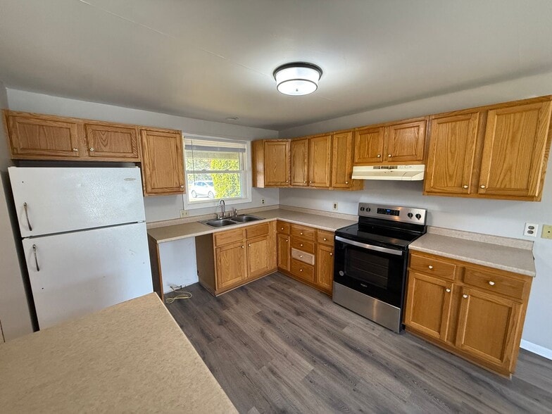 Building Photo - 4918 Dwight Dr