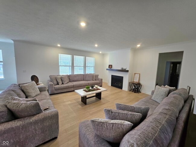 Building Photo - 15445 Hurst Rd