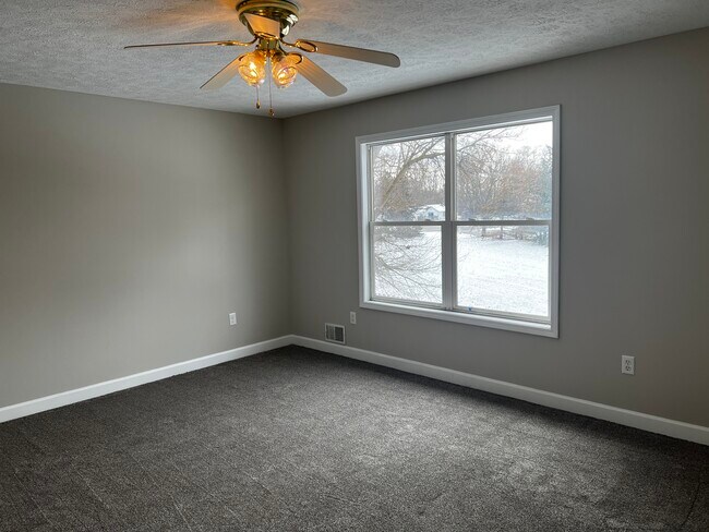 Building Photo - 5010 Delray Dr