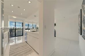 Building Photo - 2555 Collins Ave