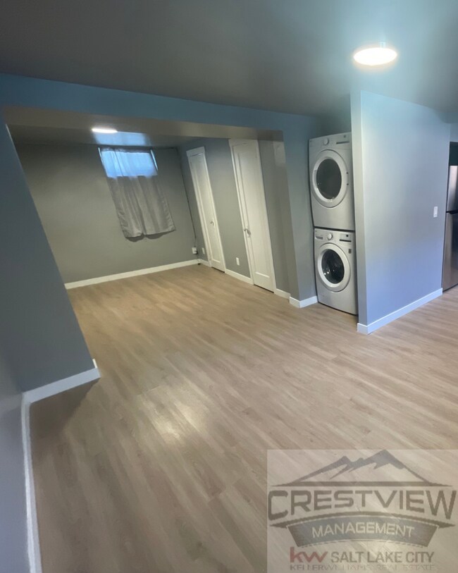 Building Photo - Deem Triplex