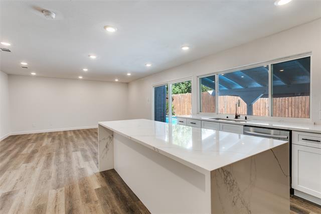 Building Photo - 1535 Carnation Dr
