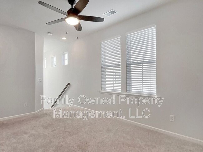 Building Photo - 420 W Respite Ln