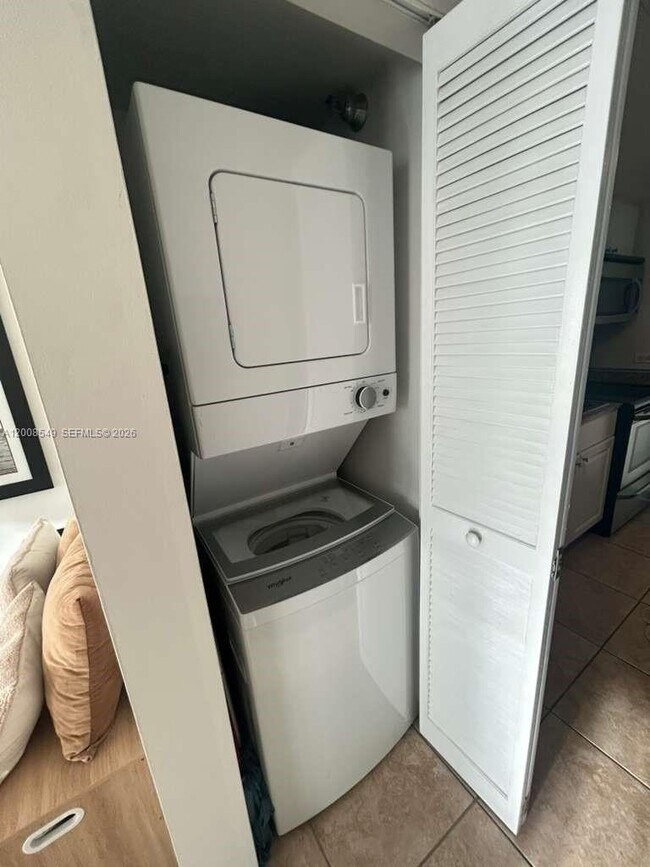 Building Photo - 227 Michigan Ave