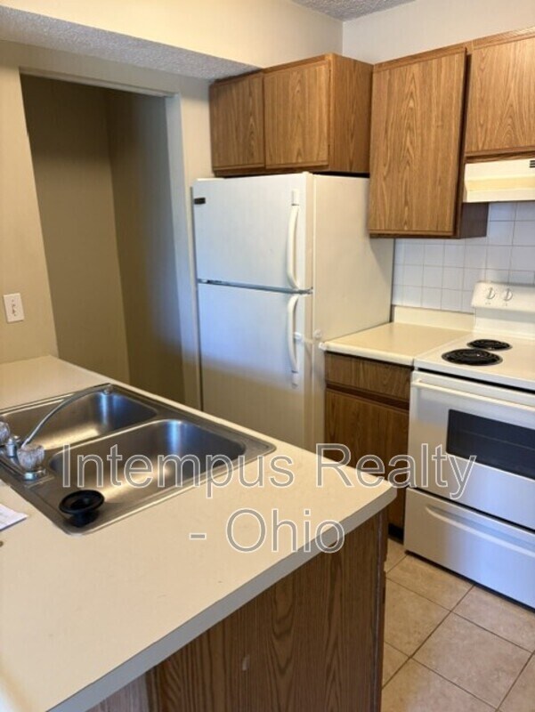 Building Photo - 7468 Huntington Dr