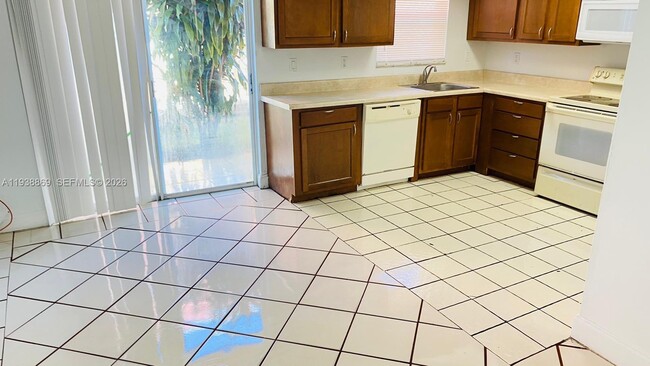 Building Photo - 5407 NW 27th St