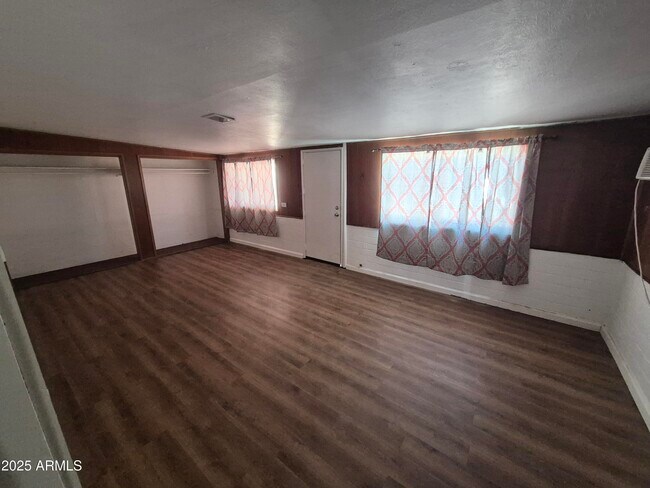 Building Photo - 3945 W Orange Dr