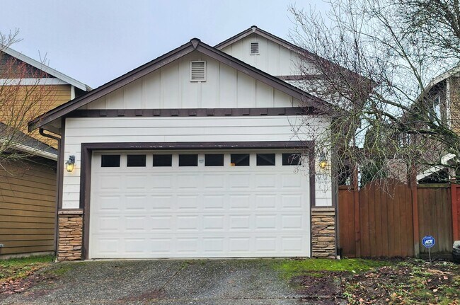 Building Photo - Home in Everett 3 Beds 2.5 bath - Pet Frie...