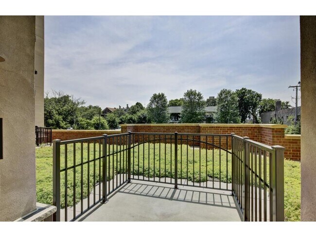 Building Photo - 15 E Franklin Ave