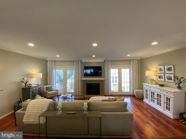 Building Photo - 216 Gretna Green Ct
