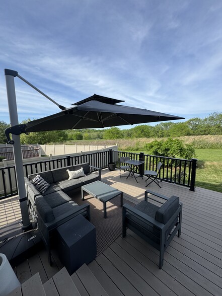 SUN DECK - 1537 Abigail Ln