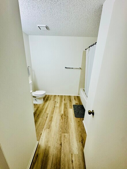 Building Photo - 9250 Ridge Path