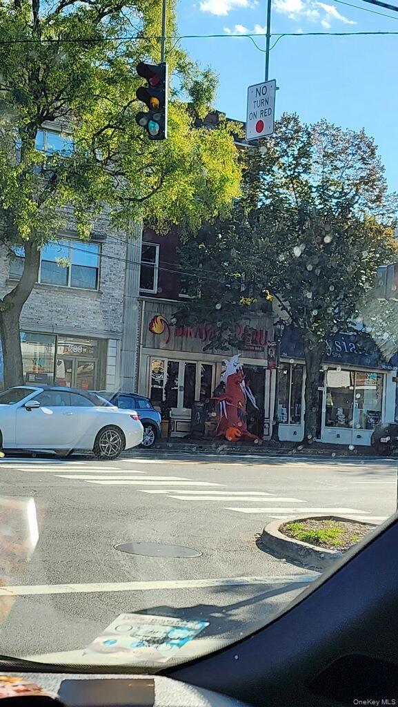 Building Photo - 292 Main St