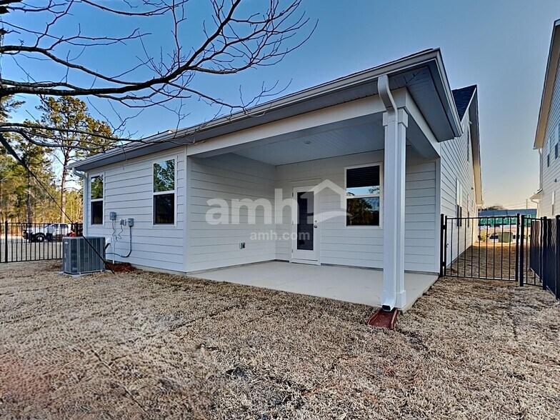 Building Photo - 106 Trevino Dr