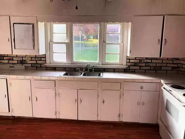 Building Photo - 1319 Holmes Ave
