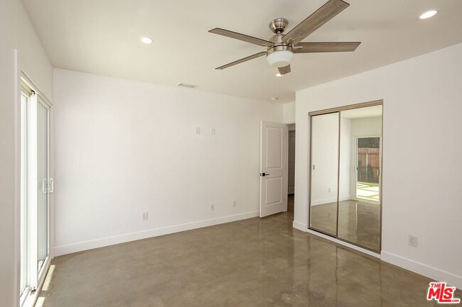 Building Photo - 7413 Jamieson Ave