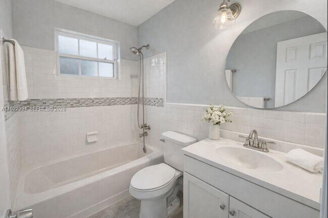 Building Photo - 1529 SW 22nd St