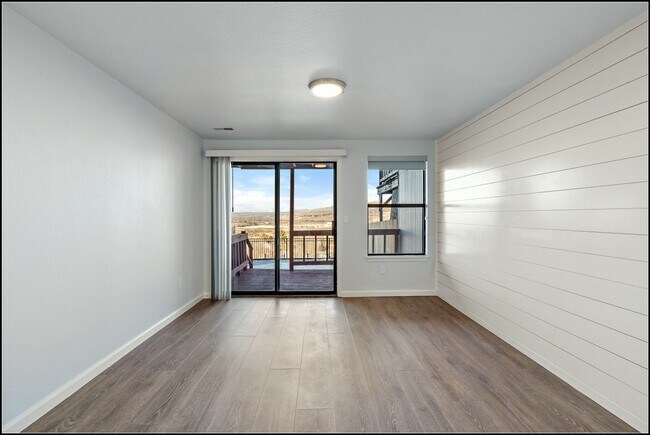 Building Photo - EAST2746