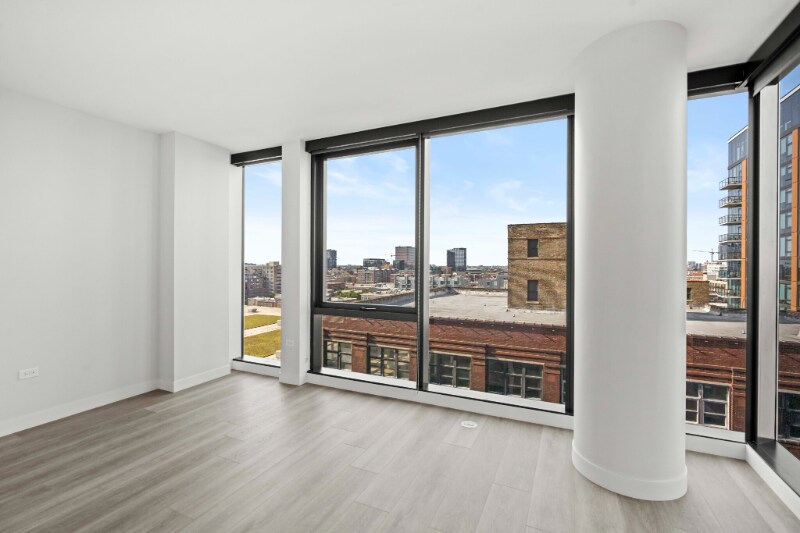 Building Photo - 1102 W Van Buren St