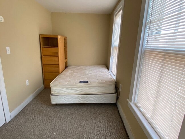 Building Photo - 38 Lincoln Ave