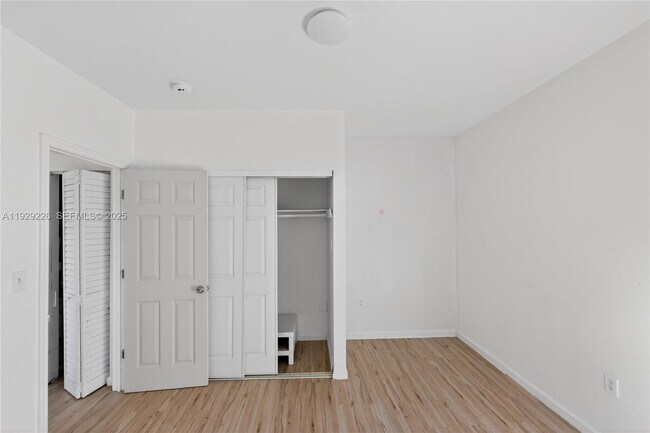 Building Photo - 1220 Marseille Dr