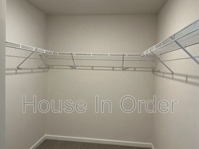 Building Photo - 41 Silverthorne Ct