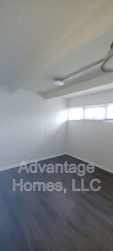 Building Photo - 829 N 70th Terrace