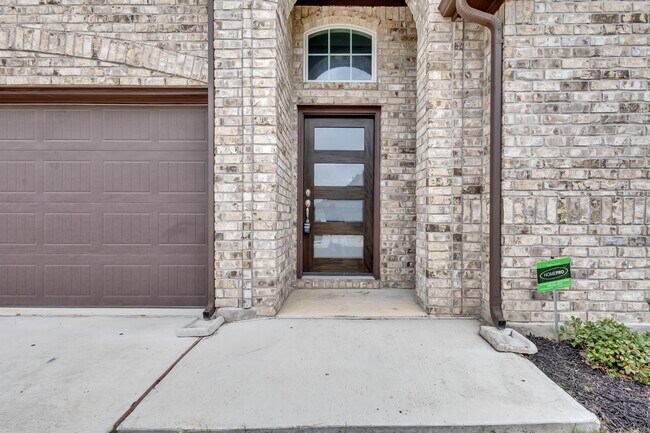Building Photo - 211 Short Leaf Dr