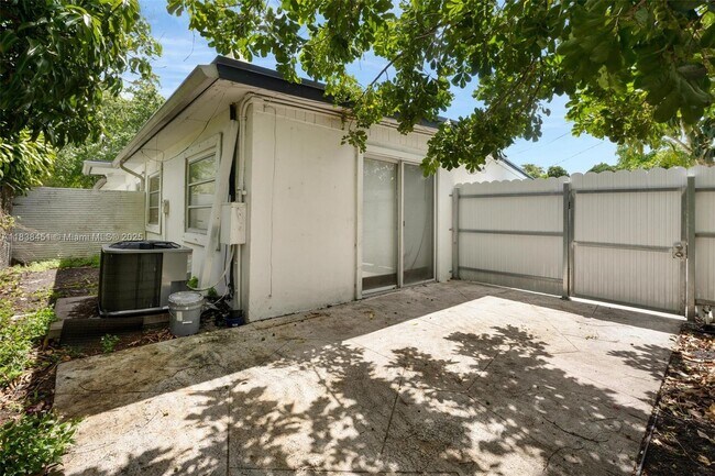Building Photo - 700 SW 67th Ave