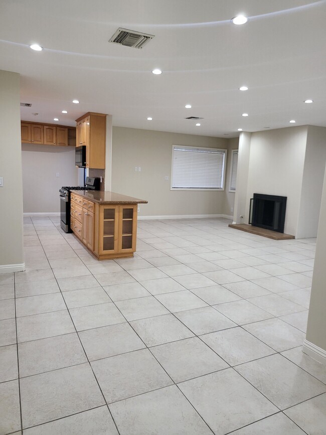 Building Photo - 17544 Blythe St