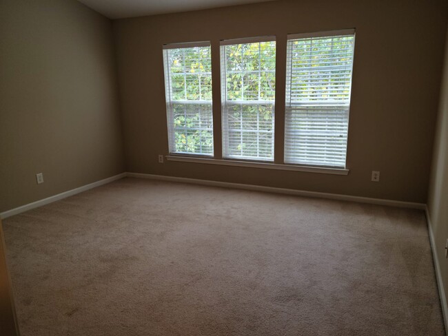 Building Photo - 10240 Blakeney Preserve Dr
