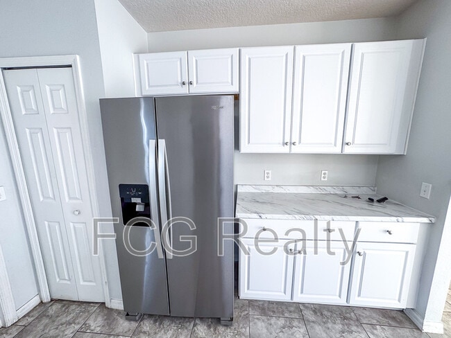 Building Photo - 702 Colville Pl