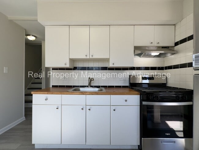 Building Photo - Beautifully Updated 3-Bedroom with Large Open Upstairs!