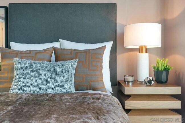 Building Photo - 525 Olive St