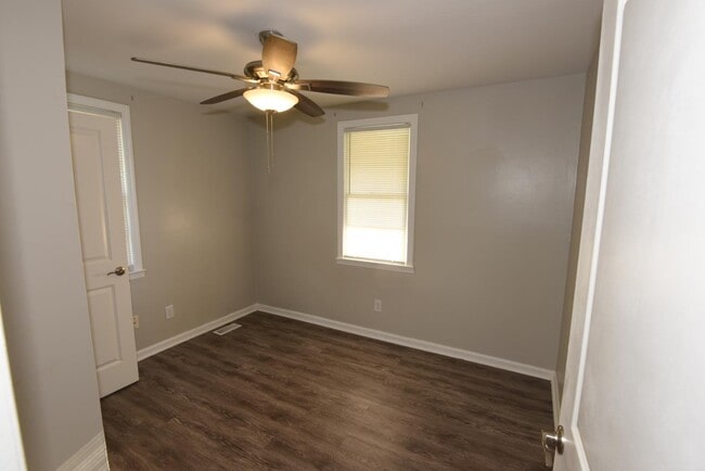 Building Photo - 14 Link St