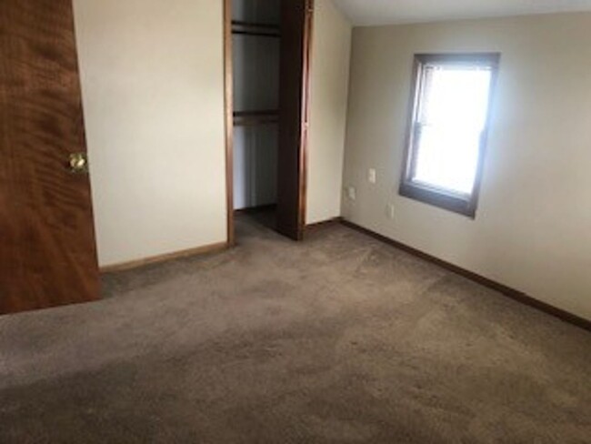 Building Photo - 405 Burleigh St